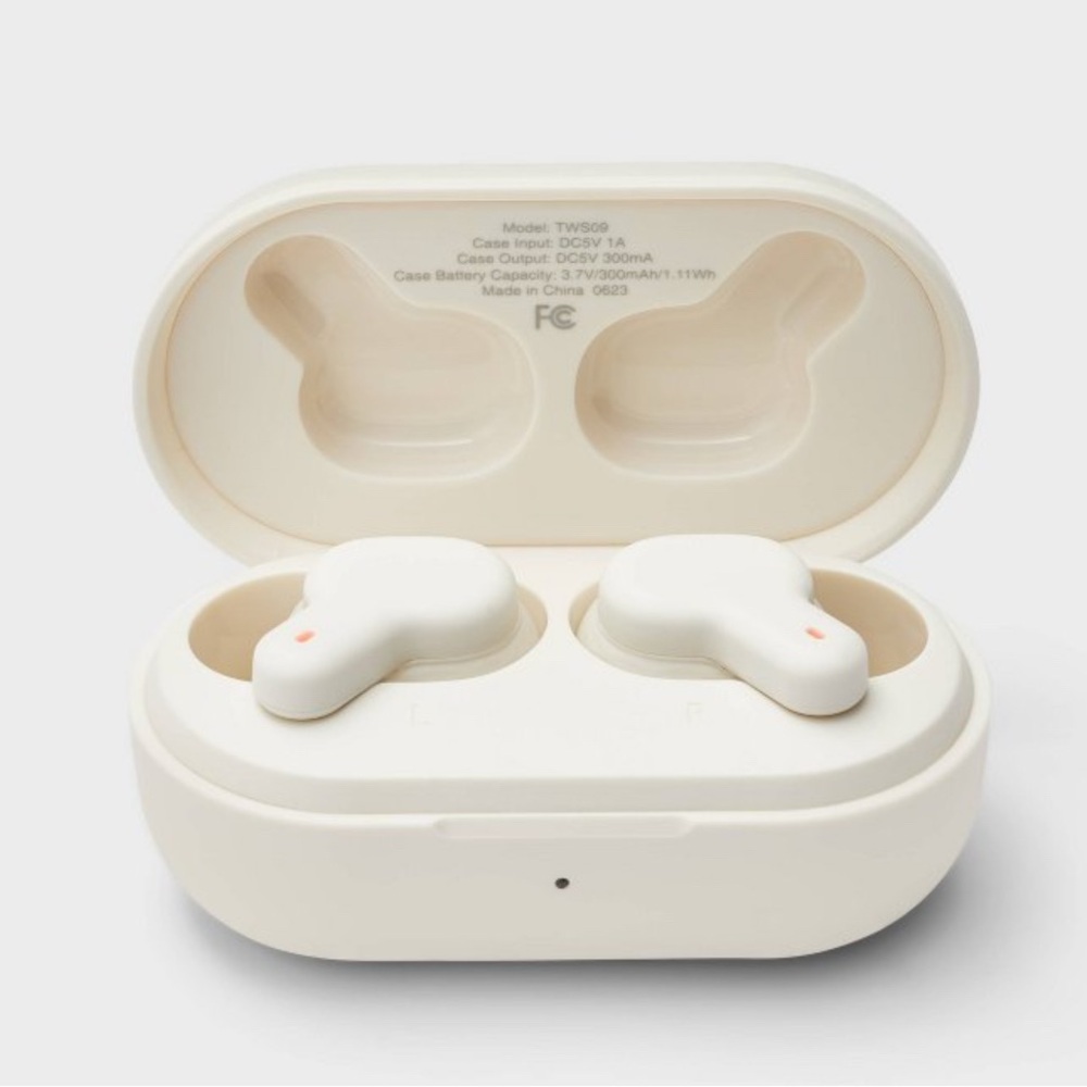 Wireless Earbuds, case,usb charging cord
New, torn box